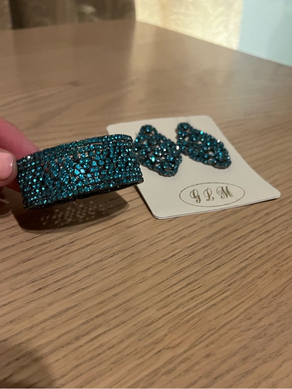 NWT Teal Sparkly Earrings & Bracelet Set - Picture 7 of 7